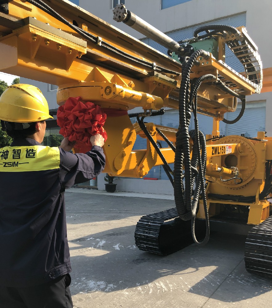 【硬核實力】鉆神發(fā)貨ZML150鉆機，再次助力廣西大浦高速