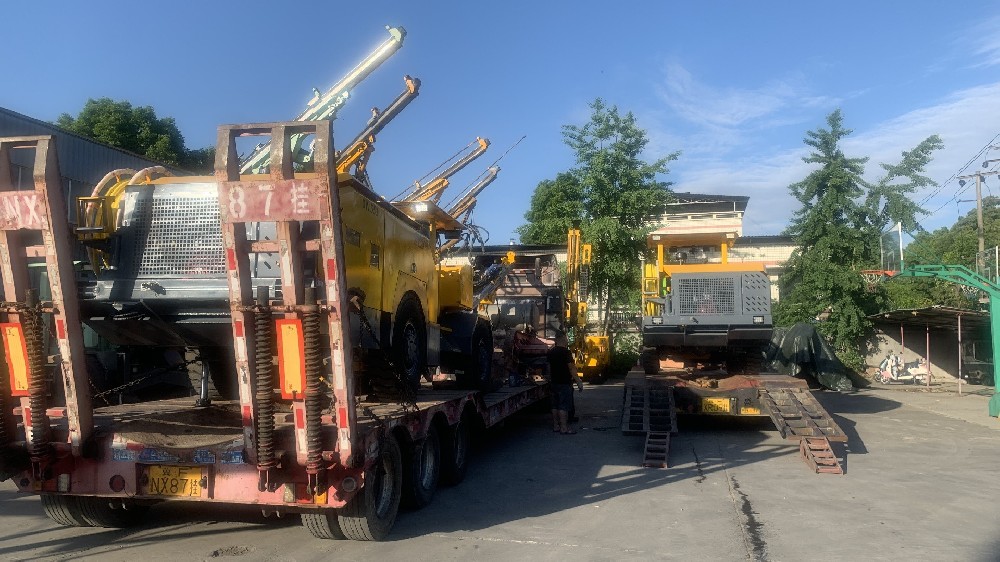 單臂錨桿臺車助力鐵路建設(shè)！四川鉆神智能機械制造有限公司設(shè)備交付重點項目